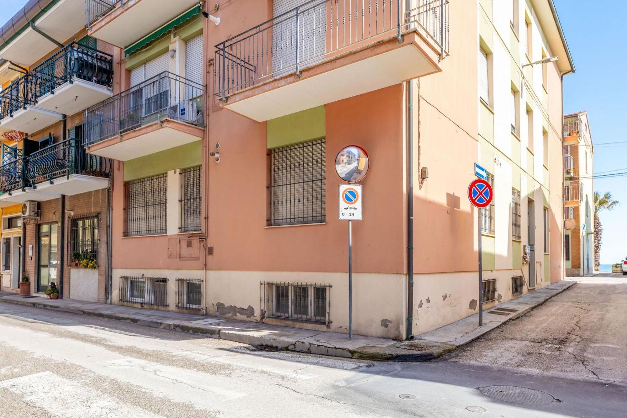 Italian Experience-La Rondine Apartment Porto Recanati Esterno foto